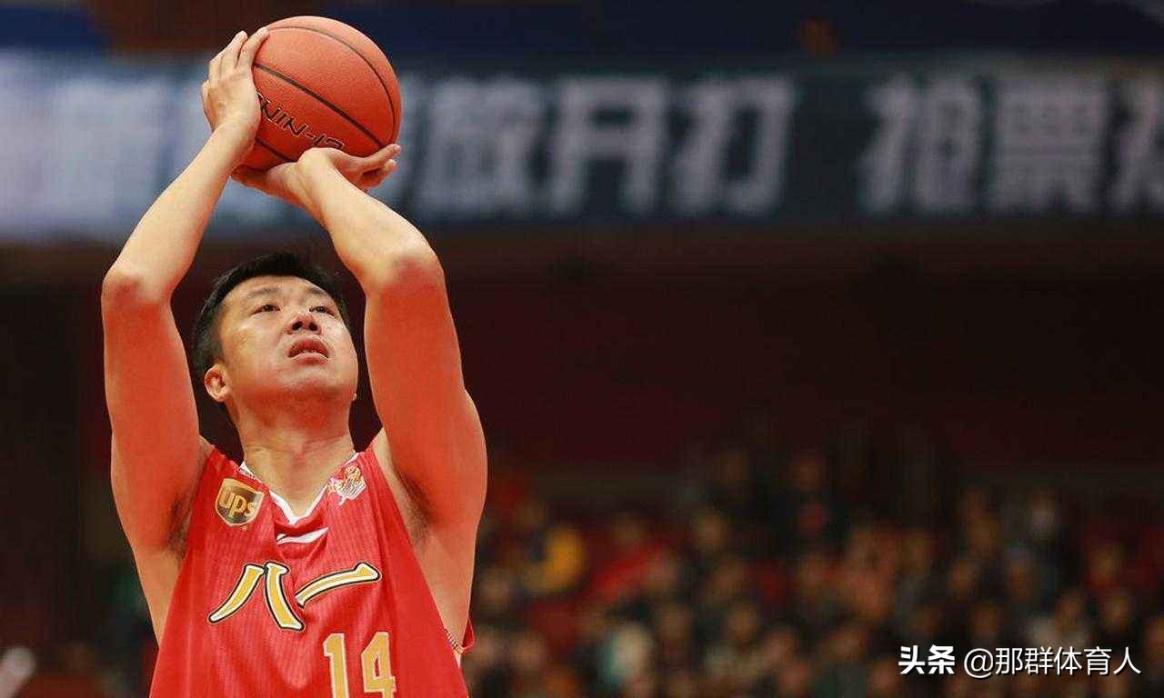 最强NBA王治郅海报(王治郅：从天才到伟大，以及那消失的1800天)