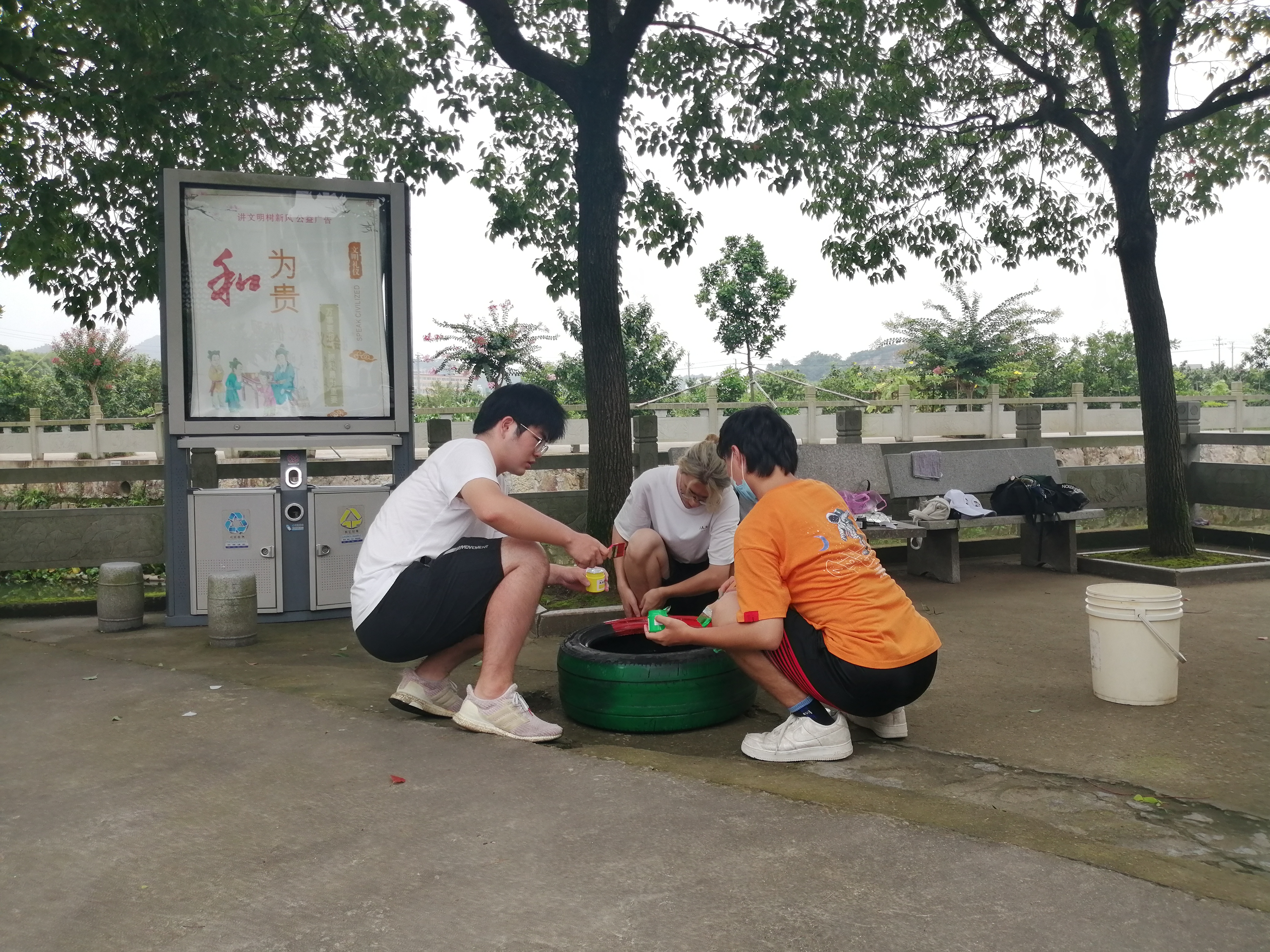 浙江理工大学科技与艺术学院学子助力上虞百官美丽庭院改造