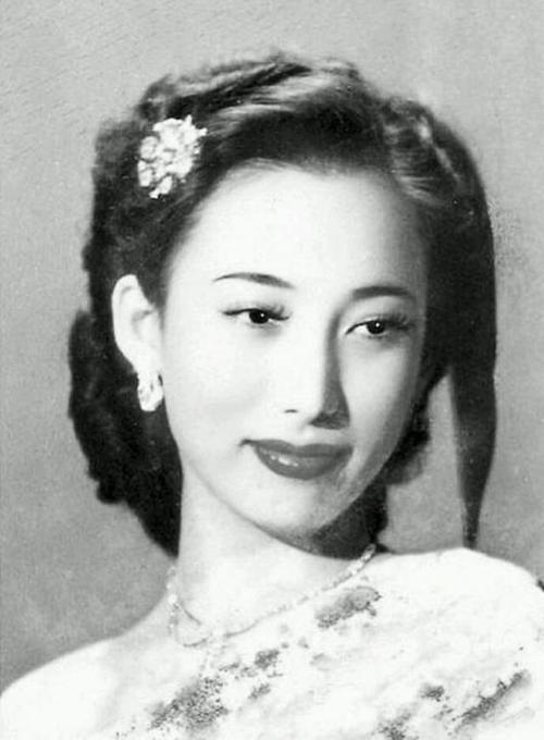 民国十大美女，你知道几位？第一名是金庸爱而不得的白月光