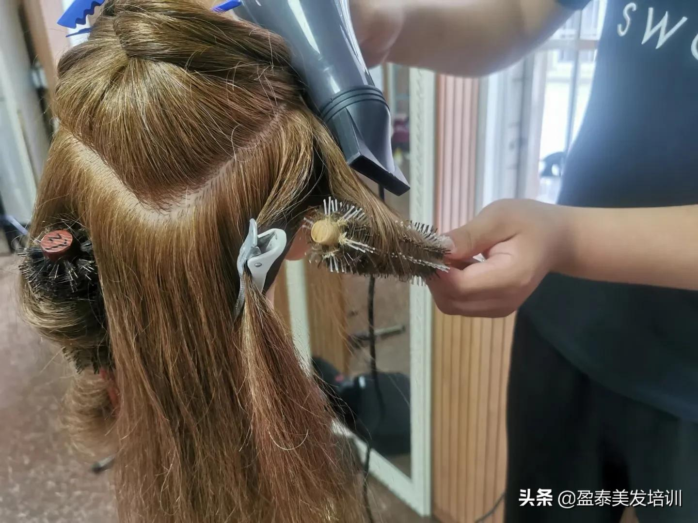 零基礎學美發去美發學校還是美發店