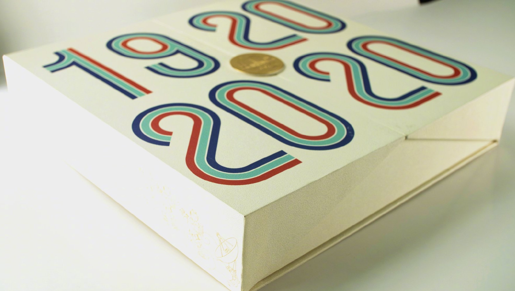 哈工大通知书出炉：本科生极尽奢华，研究生百年纪念版不输清北