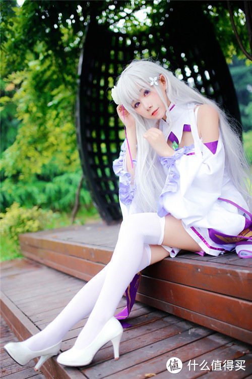 美腿很长，要忍一下？不忍了！名牌丝袜买买买，美腿秀出来