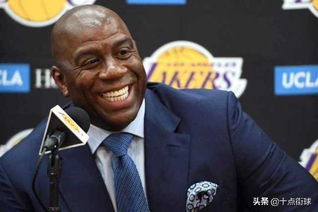 nba的魔术师有艾滋为什么(28年前，湖人名宿“魔术师”约翰逊究竟是如何感染上艾滋病的？)