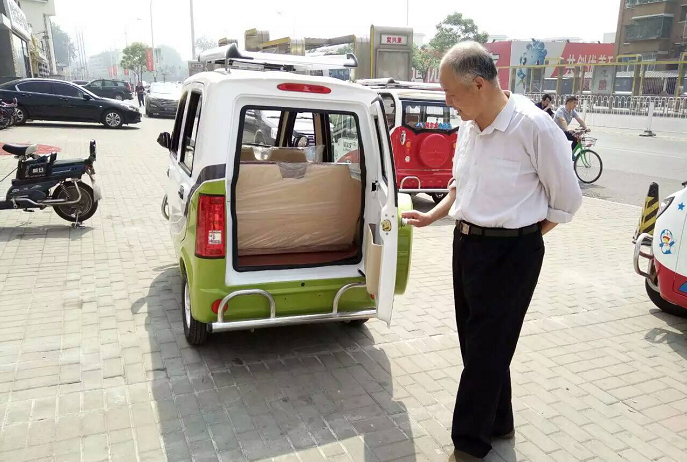 低速电动车标准将实施，网友建议：“老年代步车”不能全面汽车化