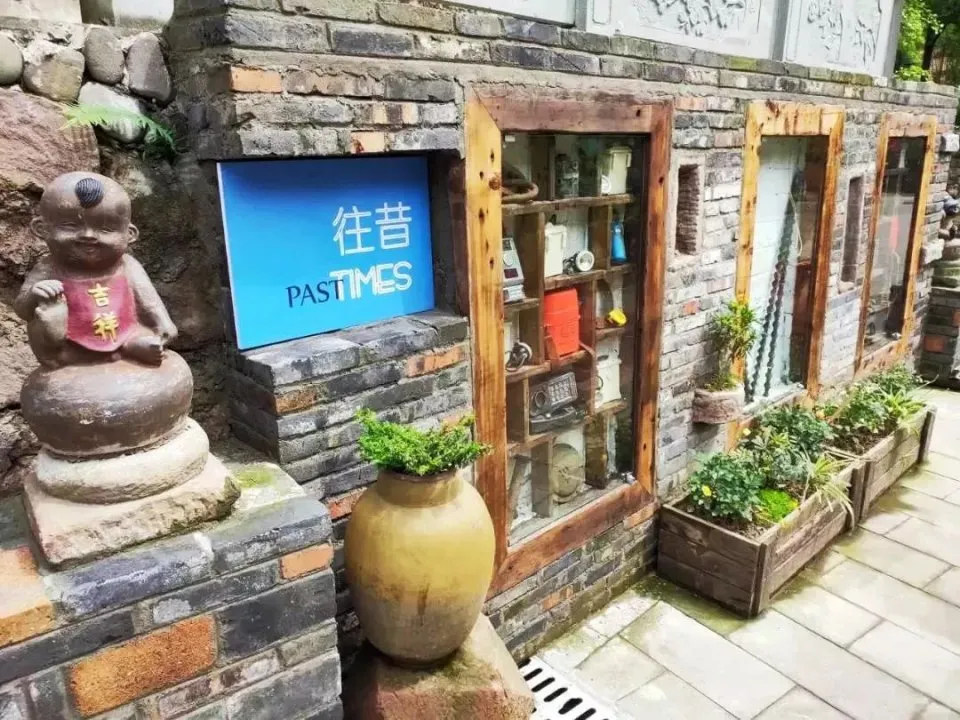 成都1.5刹拢!这个小众森林古镇,清凉耍水、网红拍照、喝茶休闲