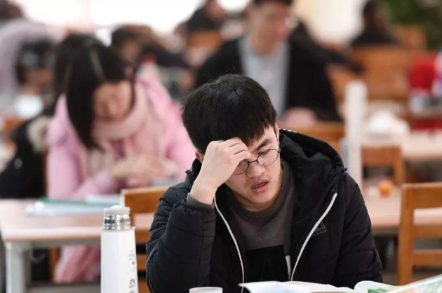 32种事业编转为“合同工”，薪资待遇或将减半，铁饭碗还铁吗？