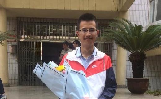 从中考倒数到高考725分，李星宏到底做了什么，3年逆袭成省状元？