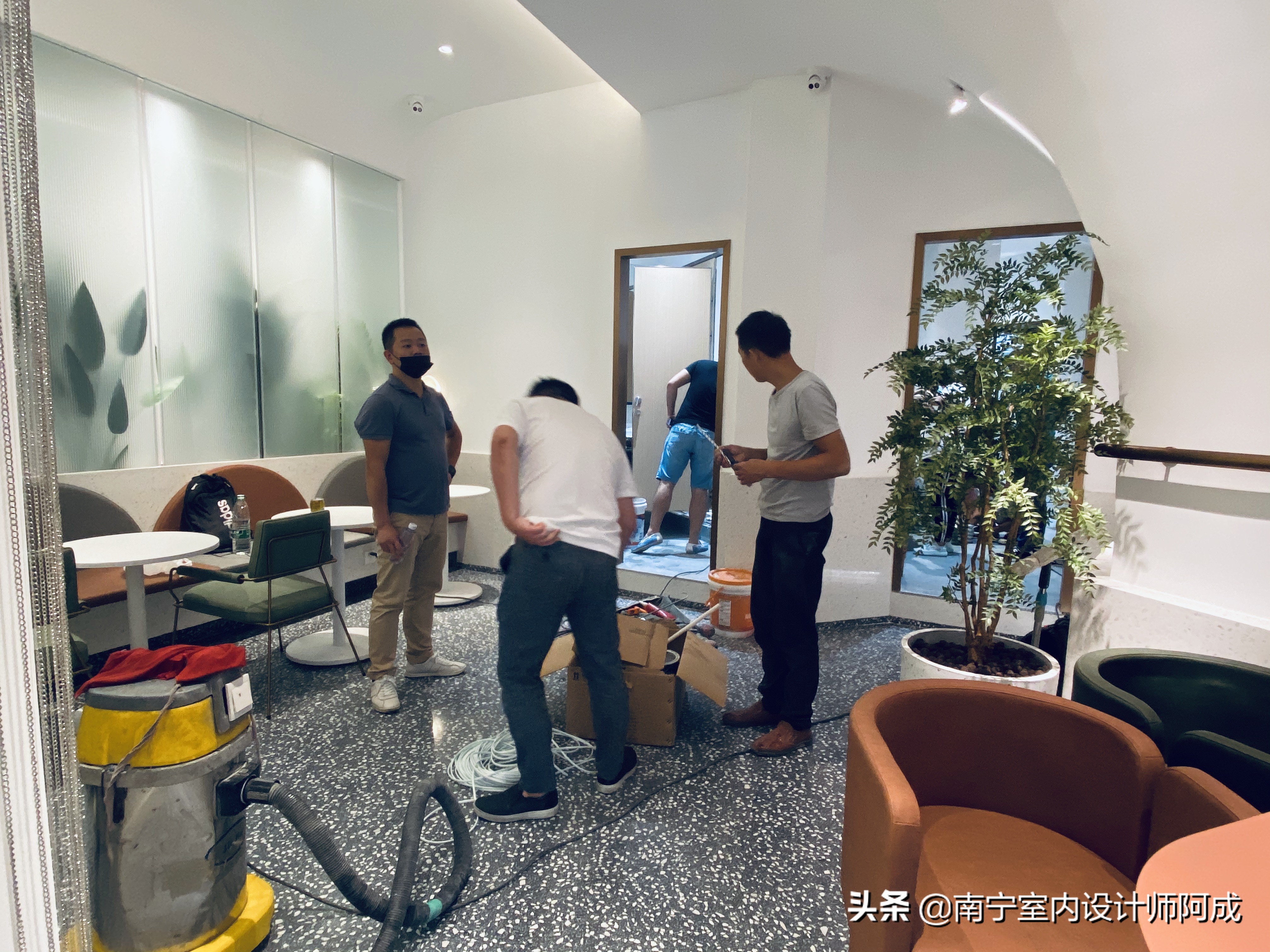如果你有个异形结构店面，你会如何规划设计丨看看这家蛋糕店实景