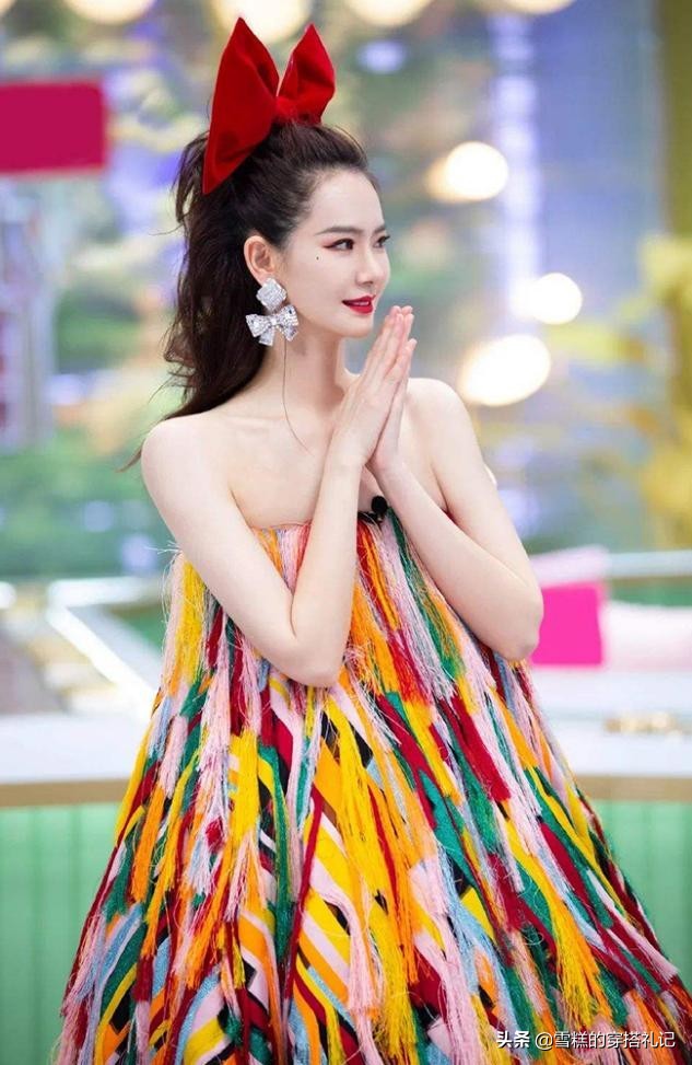 女人不管奔几，最好少戴这3种“饰品”，显廉价没气质被人说装嫩