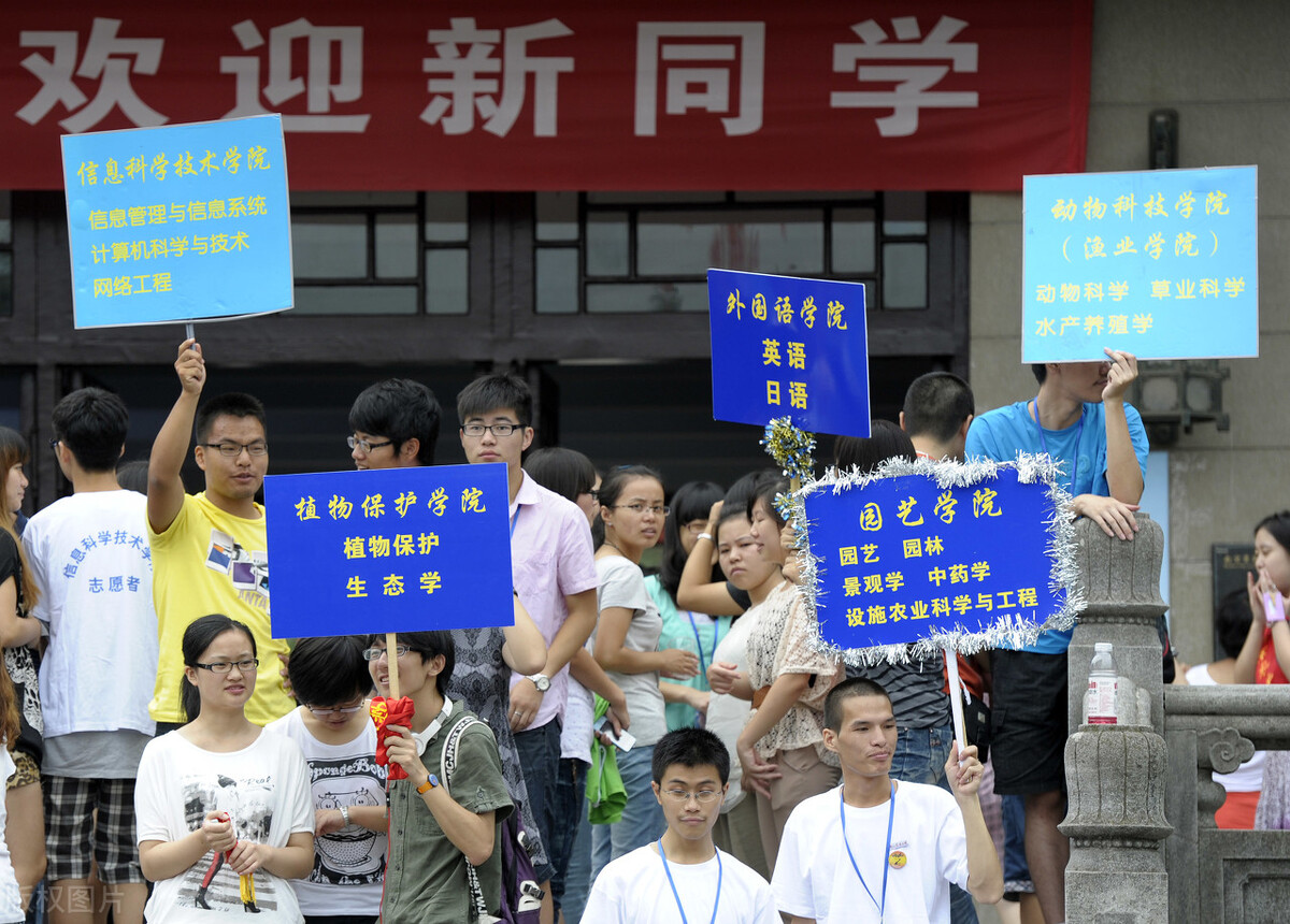 为什么本科大学开学时间比专科早，放假时间比专科晚，原因是什么