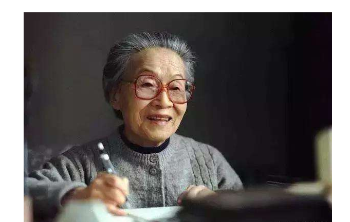 《我们仨》最触动人心的15句话，柴米油盐磨不灭的爱情，真挚感人