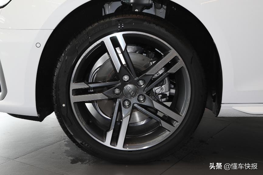 豪华与运动优雅兼备，凯迪拉克CT5对比奥迪A4L