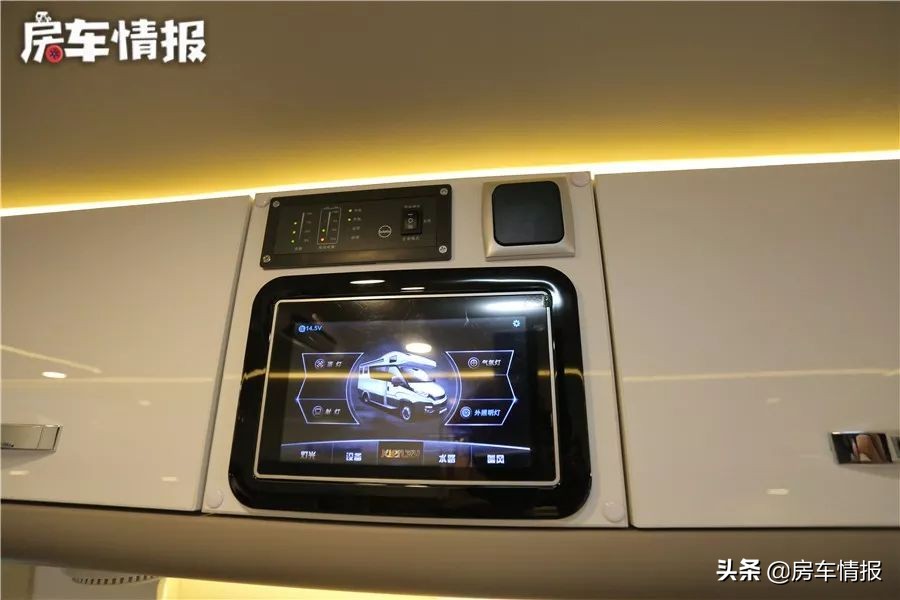 宇通依维柯B型房车2+3式布局，超大天窗，内饰豪华，适合3口之家