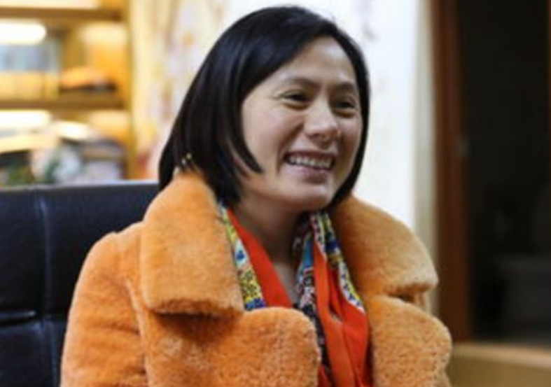 14岁辍学打工，刘丽靠洗脚供百位贫困生，2010年感动中国后如何了