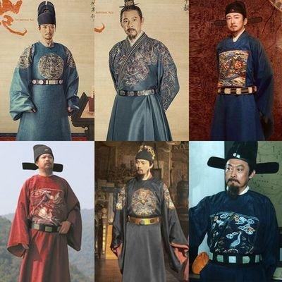 明代官员服饰有不同的规格,文官的官服上绣禽,武将的官服上绘兽.