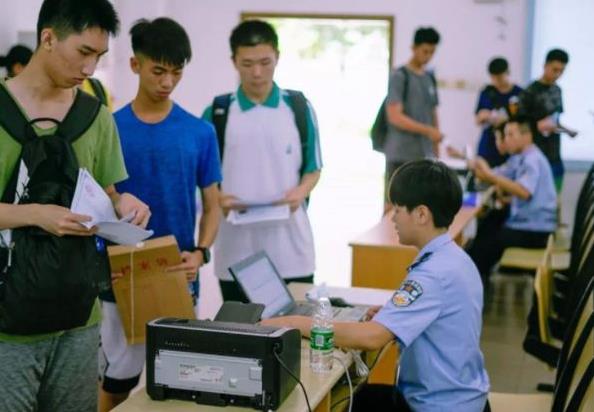 对视力有要求的4类专业，近视学生或不能报考，成绩再好也难录取