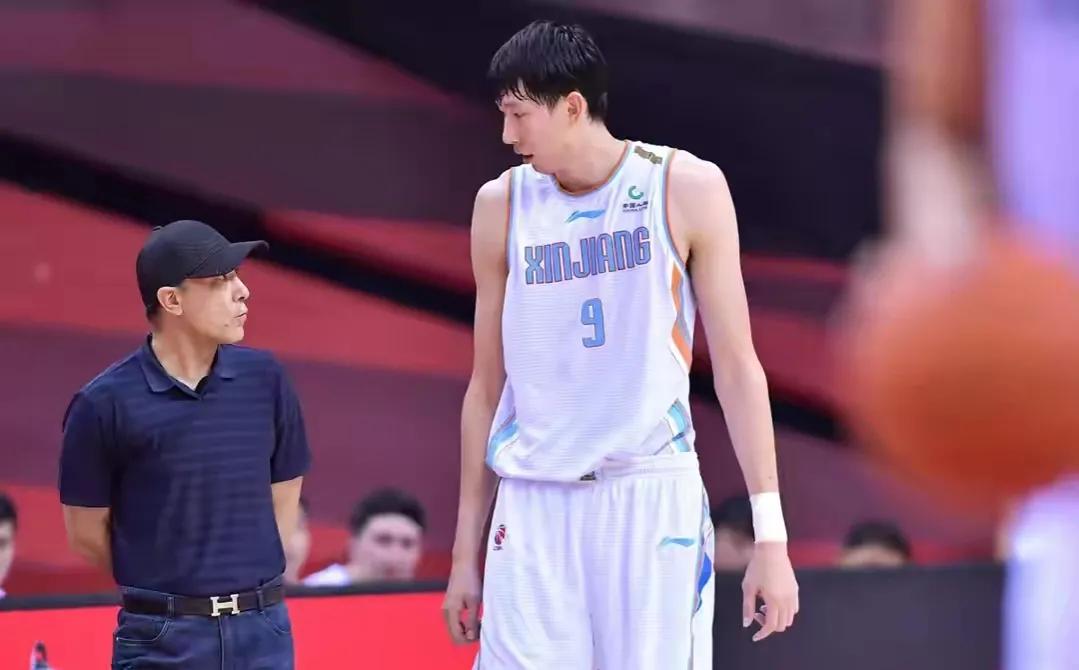 周琦nba为什么不上场(自废一年！周琦发文宣布退出CBA新赛季，名记曝内幕引发争议)