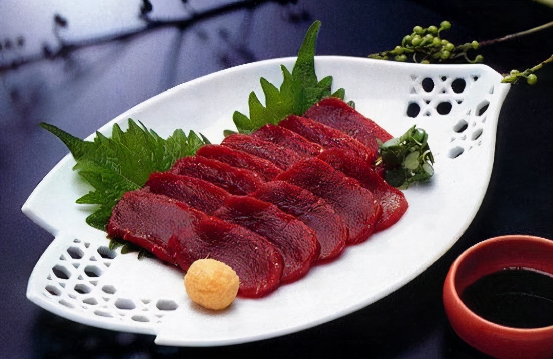 鲸鱼肉口感很差,又硬又粗,为什么日本人却那么爱吃?看完涨知识