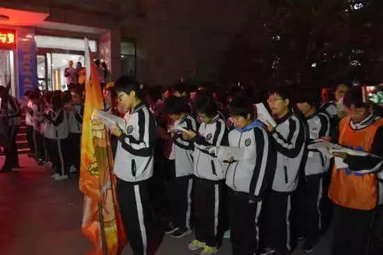 农村孩子不值得上大学？老师怒斥：那是你没穷过！