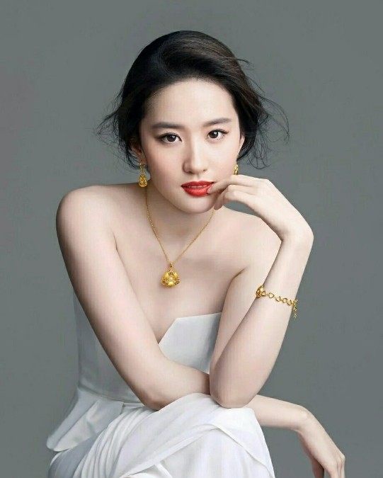 眼型多种多样,桃花眼朦胧惊艳很是治愈,这两种是颜值的硬伤