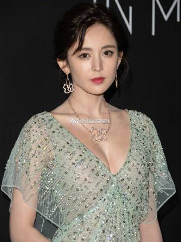 迪丽热巴VS古力娜扎，两位来自新疆的女星到底谁最好看？
