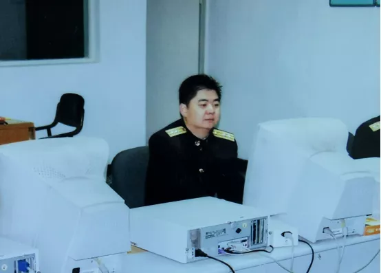 军官达龄退役，制度化