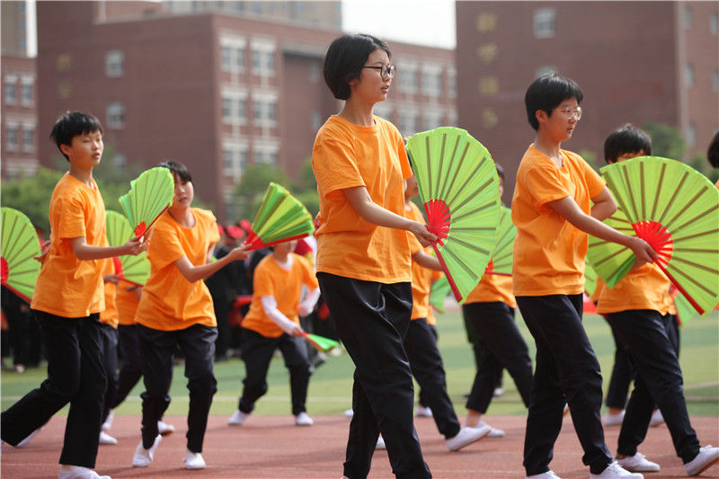 超燃运动盛会·震撼灞柳河畔！西安铁一中滨河第八届体育节暨田径运动会火热进行中……