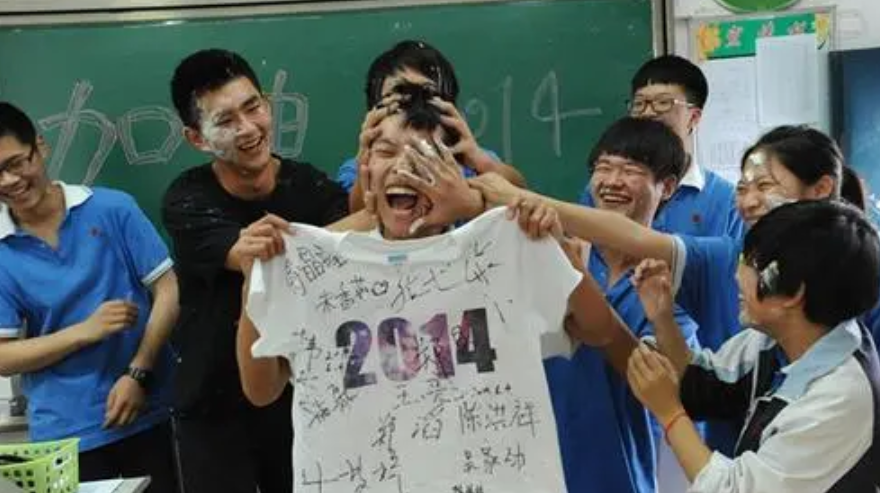 2011年，重庆小伙李翔，高考638分却坚持复读，夺文科状元进北大