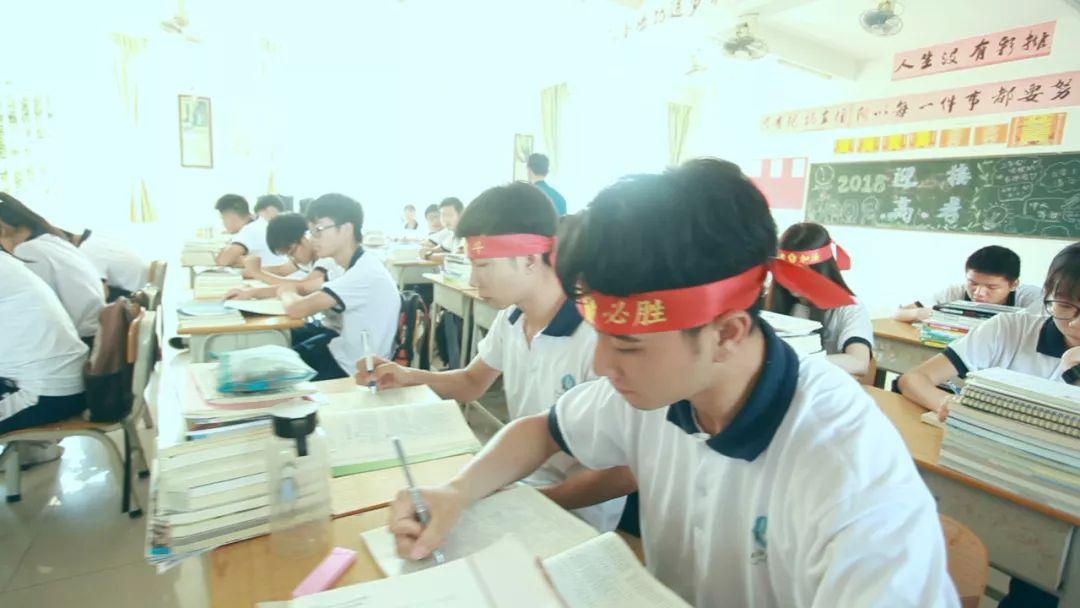 高三考生花7万上了50天补习班，成绩却倒退100分，家长怒讨说法