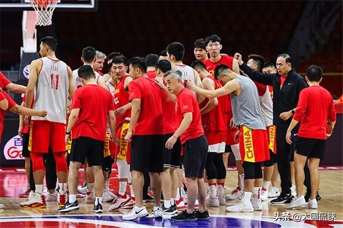 为什么cba球员送鞋不送鞋垫(55位明星完成解约！为何体育篮球圈仍无人解约，原因有三个)