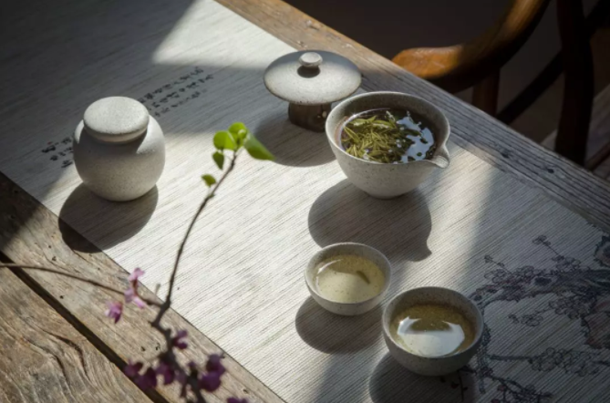 这些与茶相关的唯美句子，总有一句打动你心