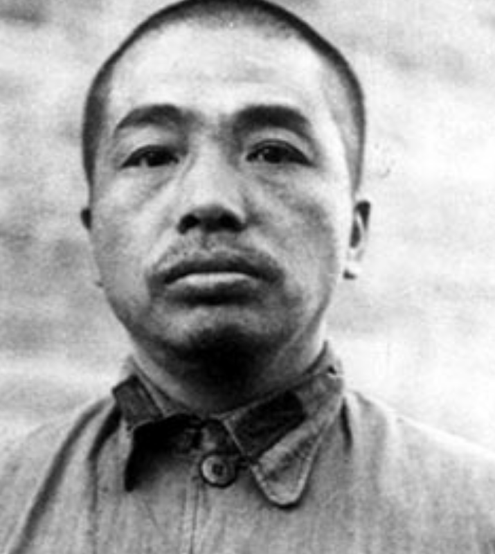 1928年，彭德怀开会讲话时险被叛徒夺枪击中，诱因竟是半只烧鸡