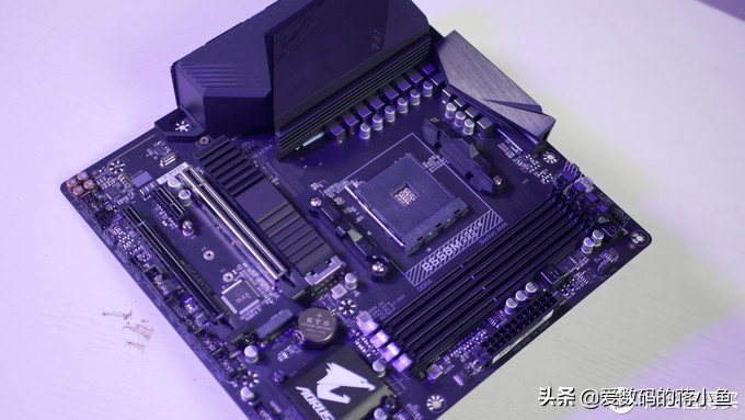 小鱼搞机技嘉B550M AORUS PRO评测