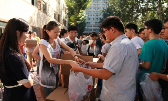 国内最早迈进冬天的本科大学，10月1就要穿棉裤，学生根本扛不住