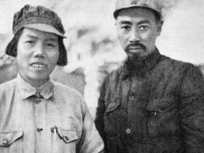 周总理长征时病情危殆，医生王斌吩咐：赶快去找冰来降温