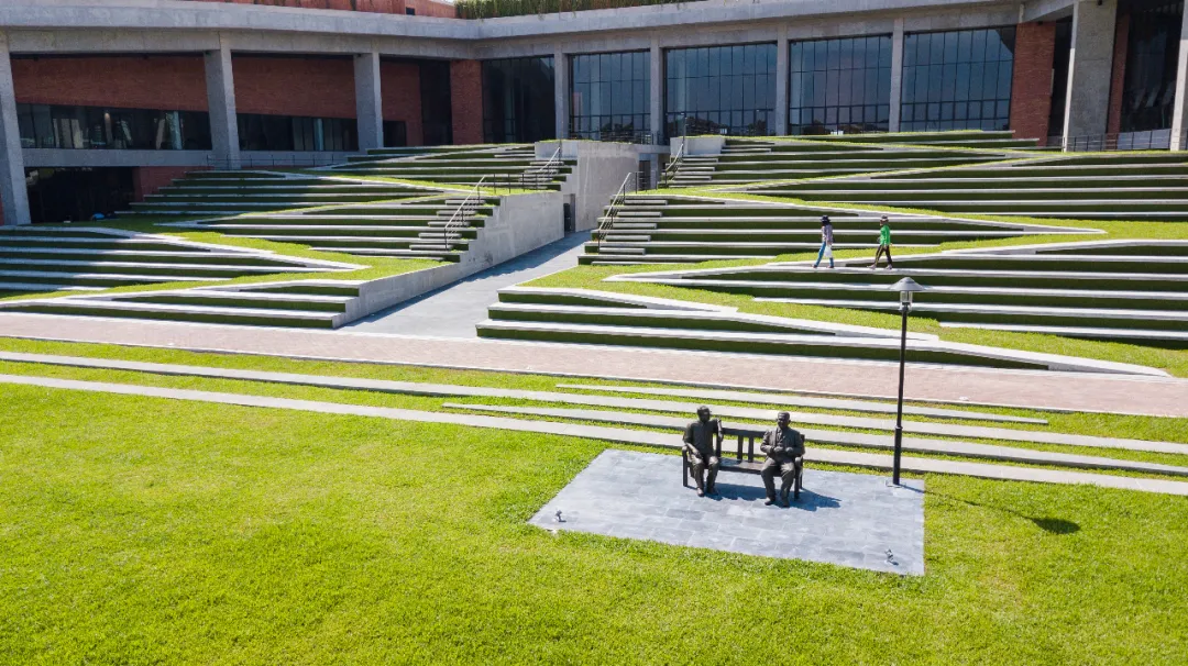 泰国国立法政大学城市屋顶农场——校园里的循环经济