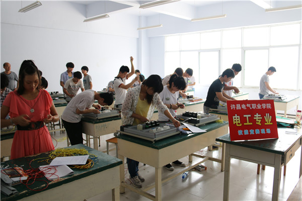 考不上本科别急着复读，3类专科院校比二本有优势，就业一点不难