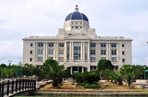 中国最贵的5所大学，家长：考上了砸锅卖铁也读