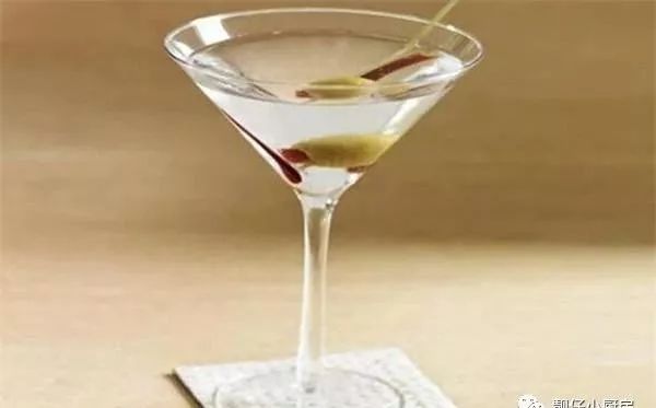 十大最烈鸡尾酒排行榜！干味马天尼又烈又辛辣，你敢尝吗？