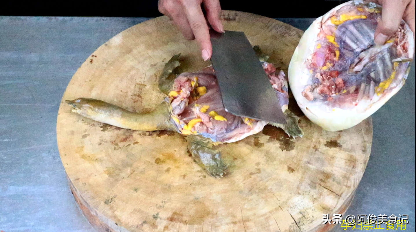 大厨教你:"如何宰杀甲鱼"做出来的汤不发腥,营养滋补味道好