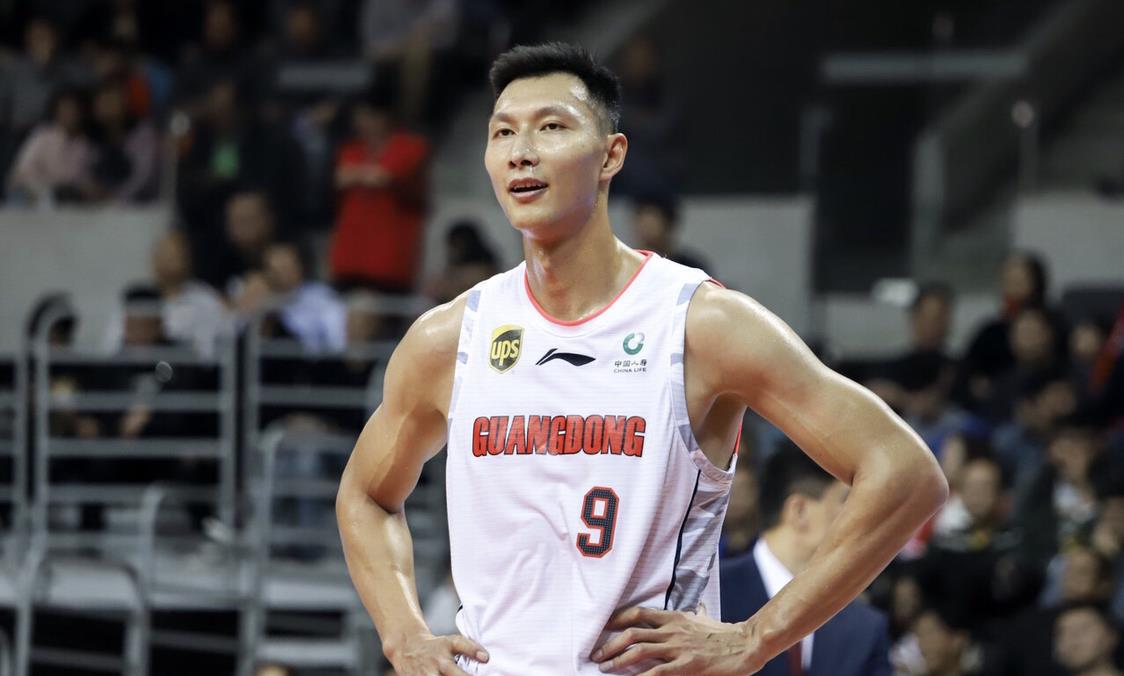 从青涩男孩到广东男篮的顶梁柱，易建联当之无愧的CBA第一人