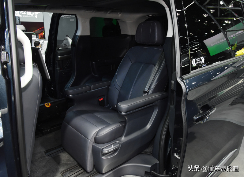 新车｜航空座椅+后排电视，还有福祉版！传祺M8新增车型上市