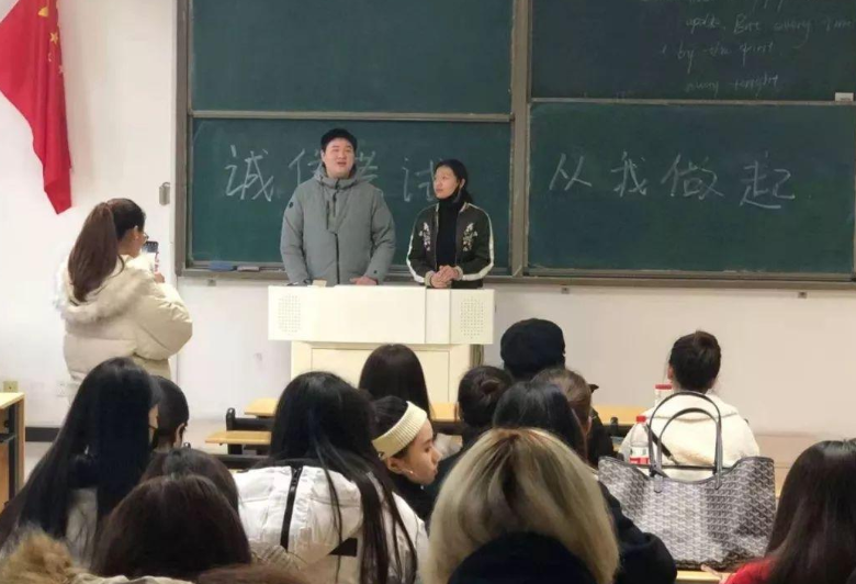 大学期末考试并不难，为什么很多学生会挂科，是老师故意不给过吗
