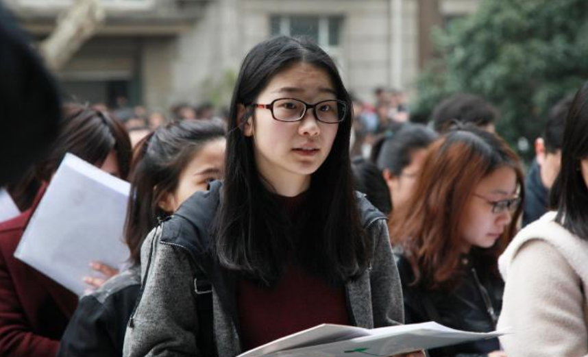 满足这3个条件的大学生，可直接成为“公务员”，且还是储备干部