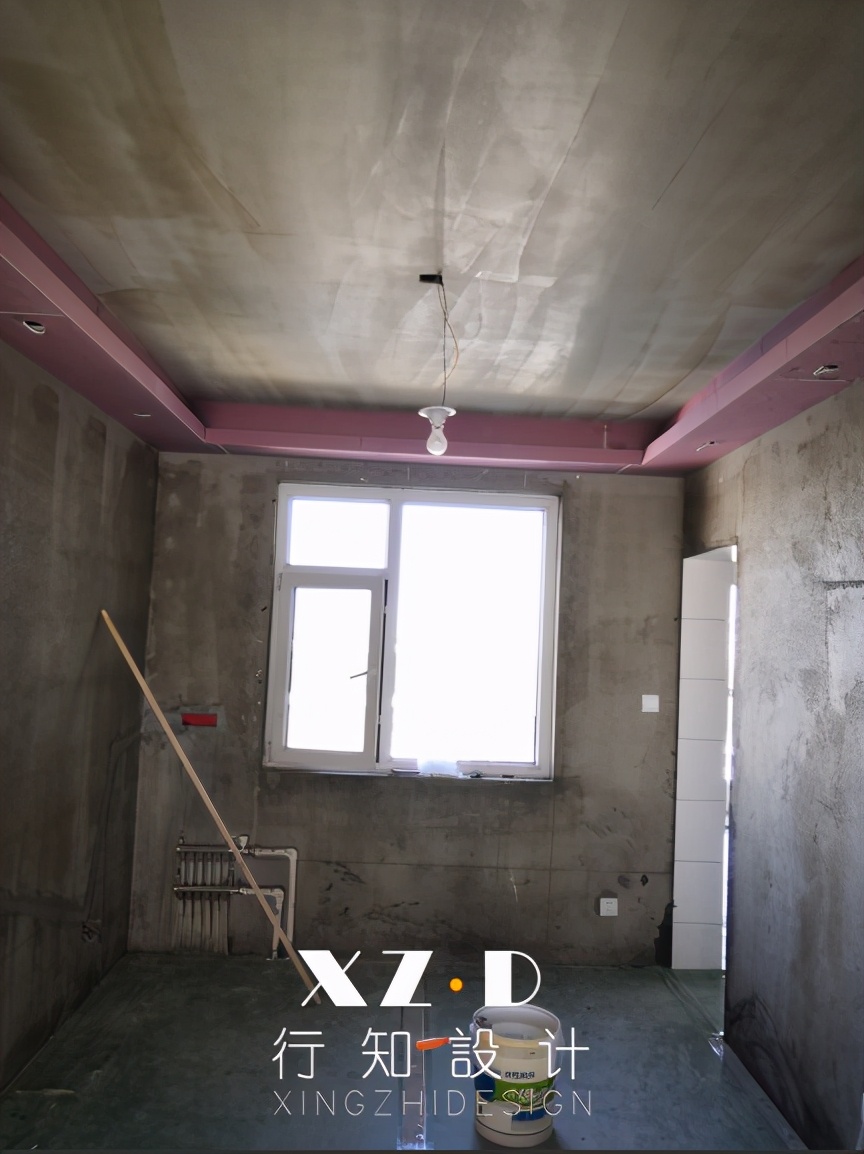 施工跟踪：电视墙暖咖色，其他墙面浅灰色，设计师不同阶段分享