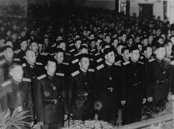 听闻儿子为国捐躯，母亲伤心欲绝，17年后北京来信：儿子接您入京