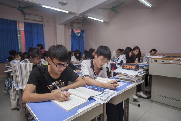 高考不到2个月，考试中心“暗示”提高高考难度，考生如何应对？