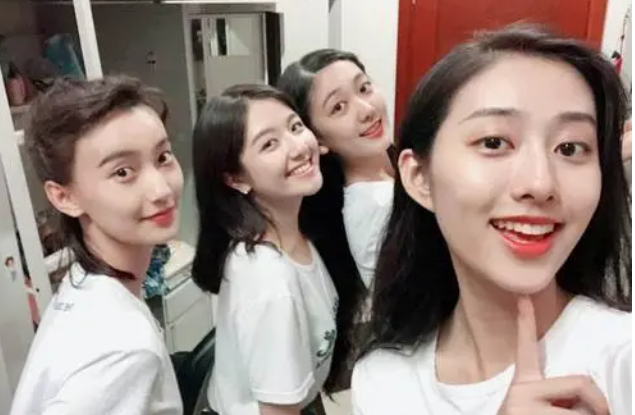 刚上大一就有人追的女生，多半都有这4个特征，看看你中标了吗？