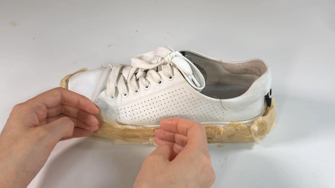 鞋子白边容易脏，教你不用一滴水，擦完天天穿新鞋