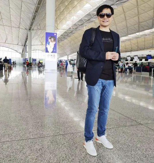 雷军,就连穿衣背包都值得所有喊"穷"的直男学习.